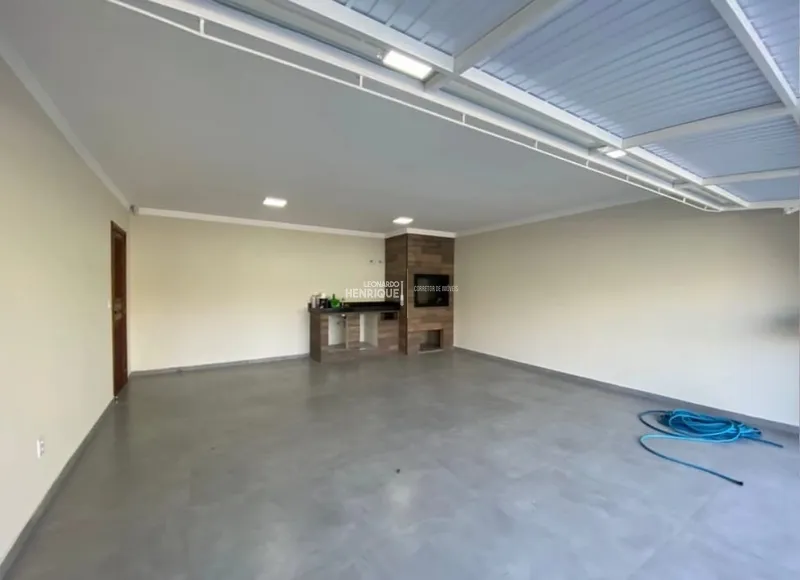 CASA DE TRÊS DORMITÓRIOS DE ESQUINA: 4ª foto da galeria de imagens do imóvel