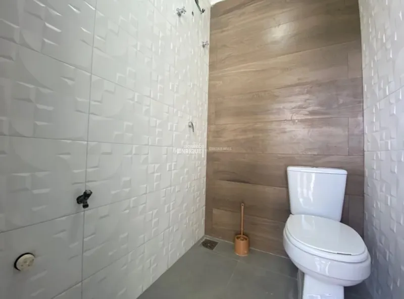 CASA DE TRÊS DORMITÓRIOS DE ESQUINA: 3ª foto da galeria de imagens do imóvel