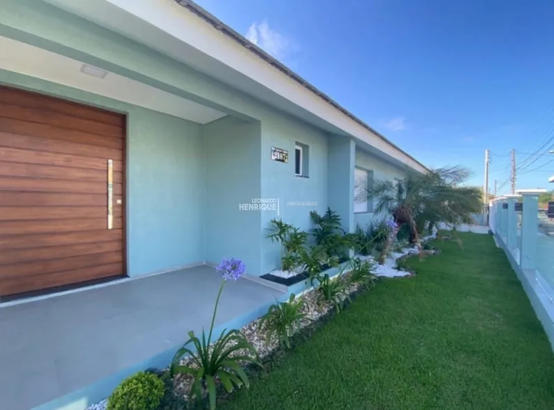 CASA DE TRÊS DORMITÓRIOS DE ESQUINA: 1ª foto da galeria de imagens do imóvel