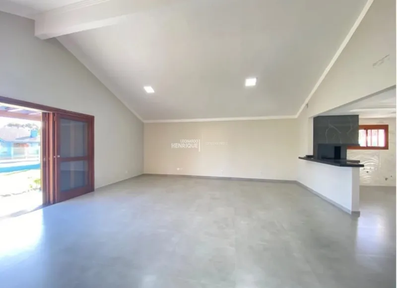 CASA DE TRÊS DORMITÓRIOS DE ESQUINA: 12ª foto da galeria de imagens do imóvel