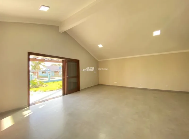 CASA DE TRÊS DORMITÓRIOS DE ESQUINA: 11ª foto da galeria de imagens do imóvel