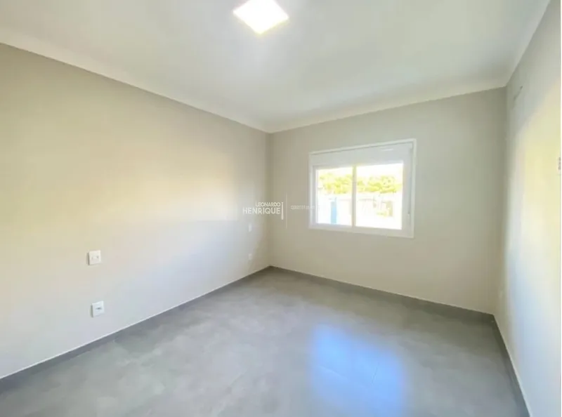 CASA DE TRÊS DORMITÓRIOS DE ESQUINA: 17ª foto da galeria de imagens do imóvel