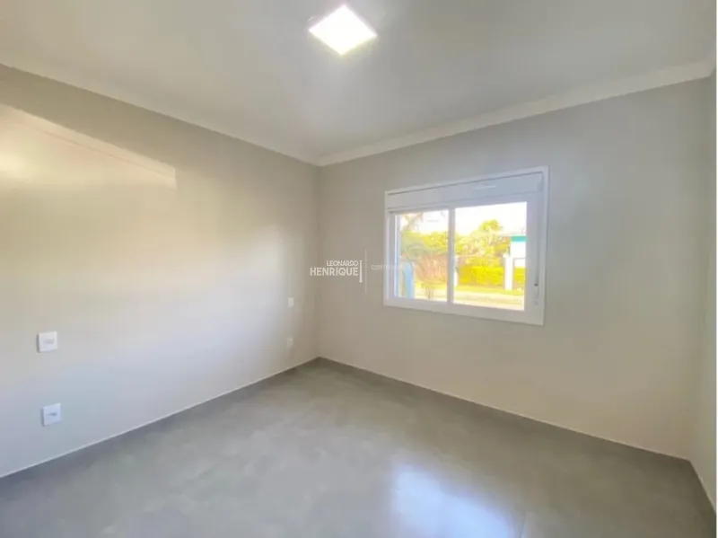 CASA DE TRÊS DORMITÓRIOS DE ESQUINA: 16ª foto da galeria de imagens do imóvel