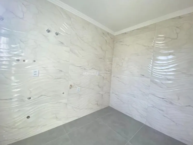 CASA DE TRÊS DORMITÓRIOS DE ESQUINA: 2ª foto da galeria de imagens do imóvel