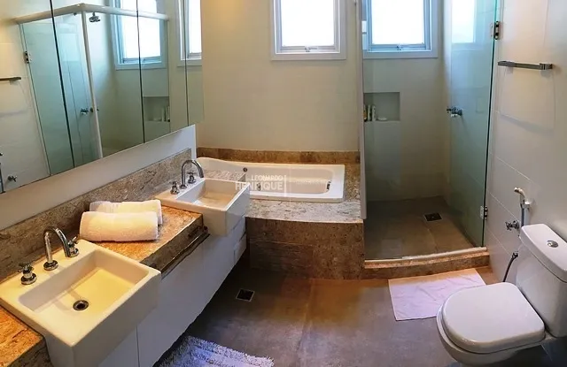 Sobrado no condomínio Enseada: 2ª foto da galeria de imagens do imóvel