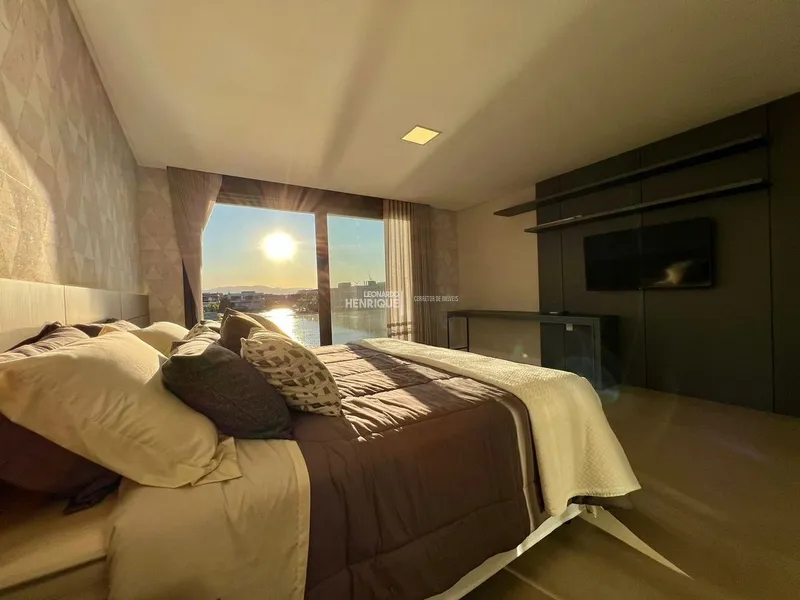 MARAVILHOSA MANSÃO A BEIRA LAGO !!!: 36ª foto da galeria de imagens do imóvel