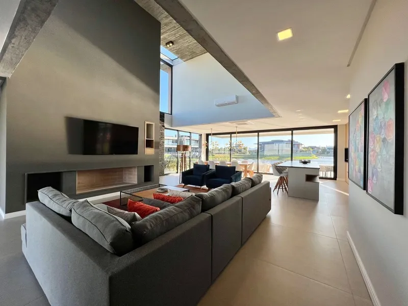 MARAVILHOSA MANSÃO A BEIRA LAGO !!!: 2ª foto da galeria de imagens do imóvel