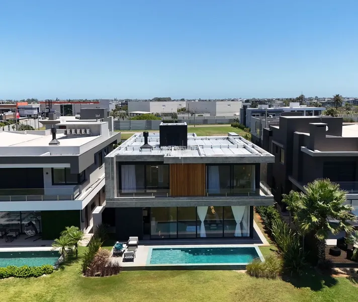 Sobrado  5 Suítes condomínio Sense: 65ª foto da galeria de imagens do imóvel