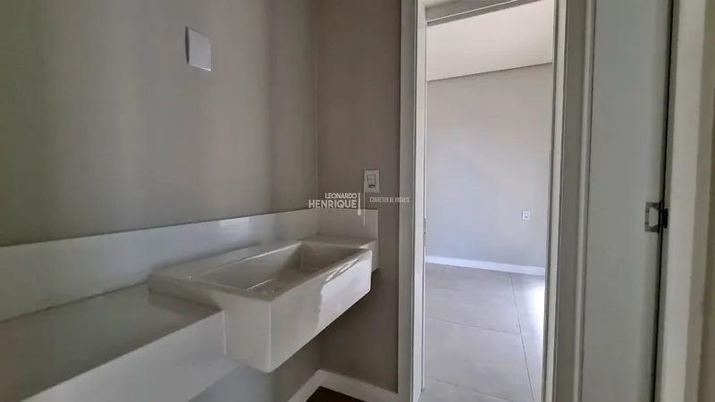 LINDA RESIDÊNCIA COM PROJETO INOVADOR: 9ª foto da galeria de imagens do imóvel