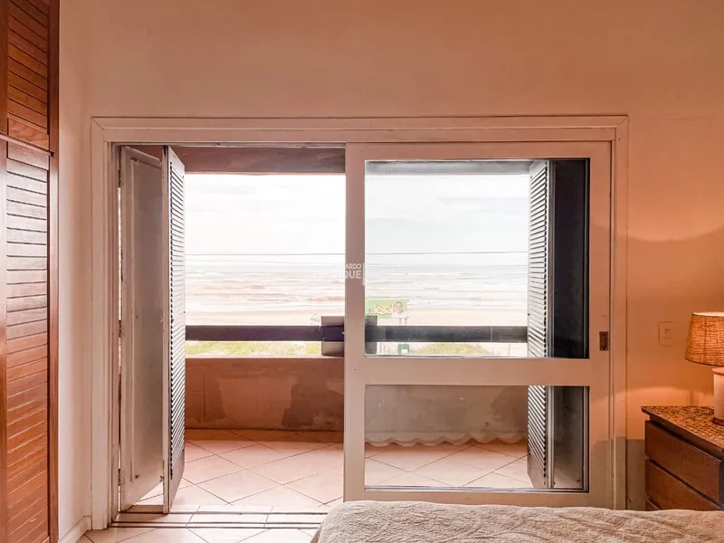 CASA DUPLEX DE FRENTE PARA O MAR COM DOIS DORMITÓRIOS: 13ª foto da galeria de imagens do imóvel