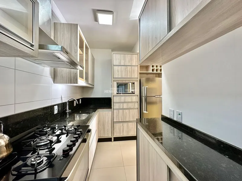 BELÍSSIMO APARTAMENTO COM DOIS DORMITÓRIOS DE FRENTE PARA O MAR: 9ª foto da galeria de imagens do imóvel