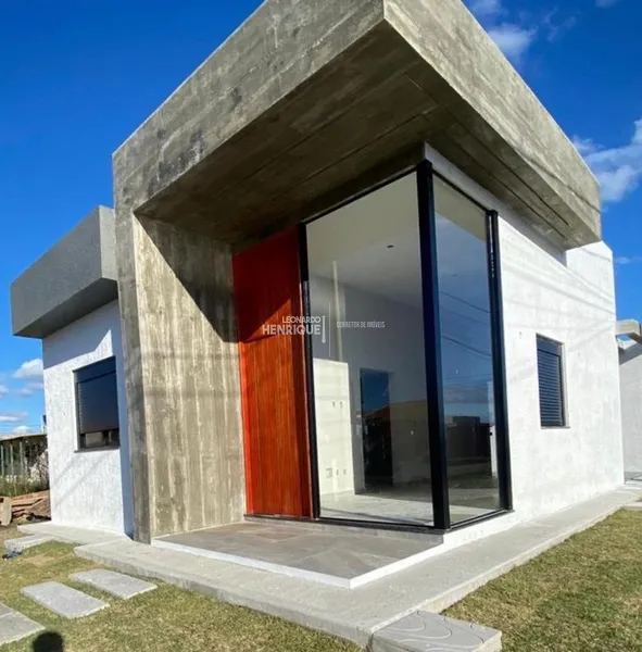 CASA DE ESQUINA COM 2 DORMITÓRIOS: 1ª foto da galeria de imagens do imóvel