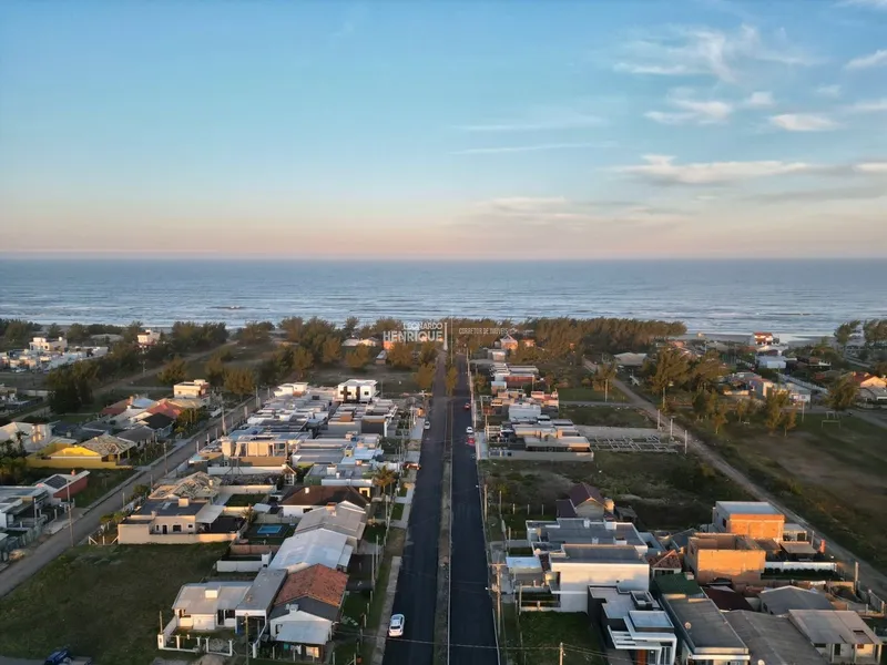 CASA À VENDA A 30 METROS DO MAR: 2ª foto da galeria de imagens do imóvel