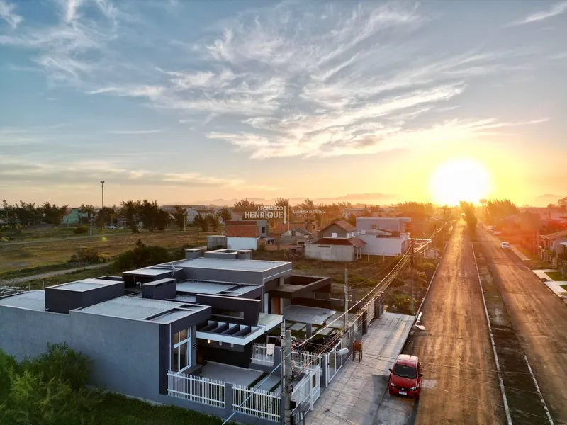 CASA À VENDA A 30 METROS DO MAR: 1ª foto da galeria de imagens do imóvel