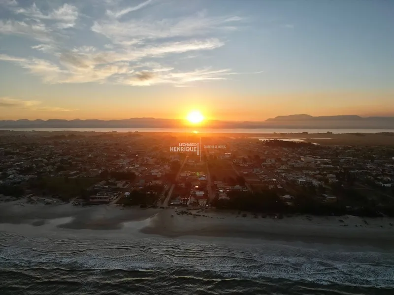 CASA À VENDA A 30 METROS DO MAR: 8ª foto da galeria de imagens do imóvel