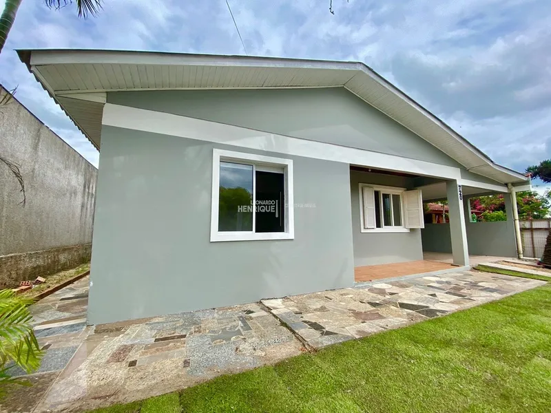 Casa com 4 dormitórios e 3 banheiros e piscina, lado mar!: 3ª foto da galeria de imagens do imóvel