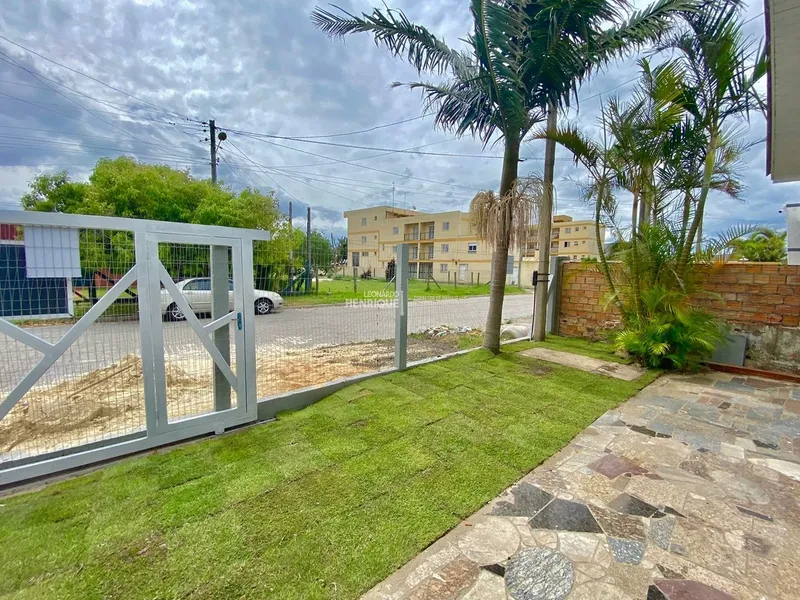 Casa com 4 dormitórios e 3 banheiros e piscina, lado mar!: 1ª foto da galeria de imagens do imóvel