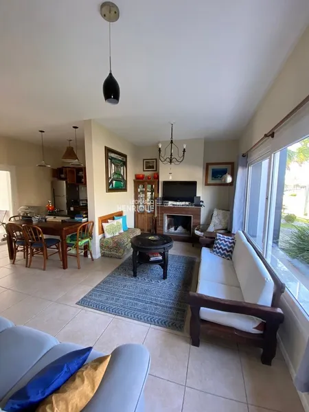 CASA COND LAS PALMAS: 3ª foto da galeria de imagens do imóvel