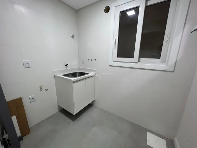 3 Dormitórios no Bairro Navegantes: 2ª foto da galeria de imagens do imóvel