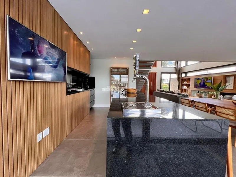 LINDÍSSIMO SOBRADO LUXUOSO COM 4 SUÍTES: 8ª foto da galeria de imagens do imóvel