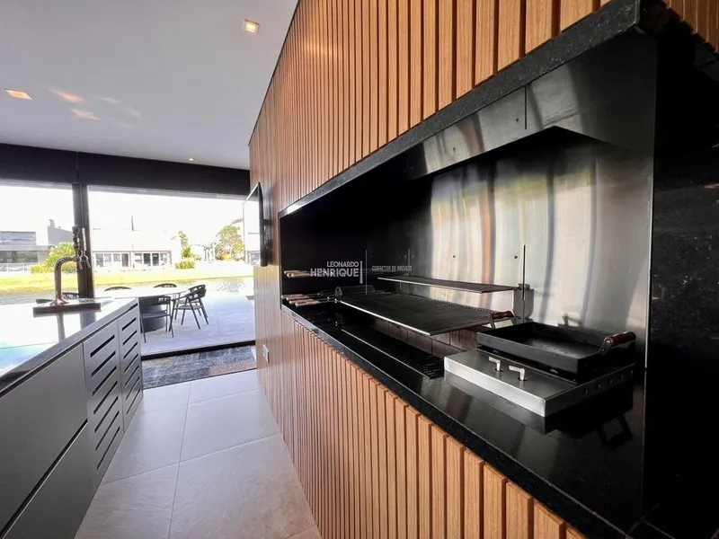 LINDÍSSIMO SOBRADO LUXUOSO COM 4 SUÍTES: 18ª foto da galeria de imagens do imóvel