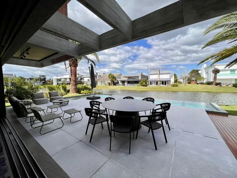 LINDÍSSIMO SOBRADO LUXUOSO COM 4 SUÍTES: 22ª foto da galeria de imagens do imóvel