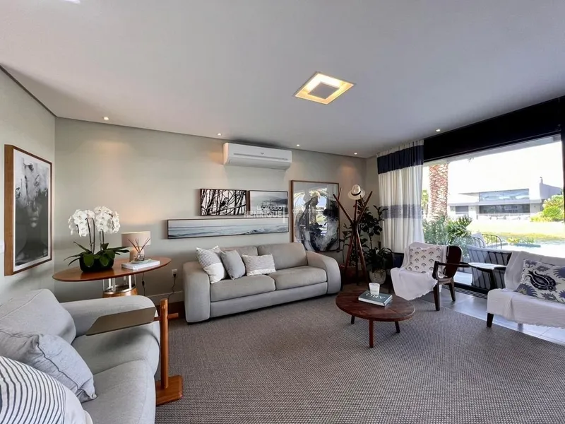 LINDÍSSIMO SOBRADO LUXUOSO COM 4 SUÍTES: 3ª foto da galeria de imagens do imóvel