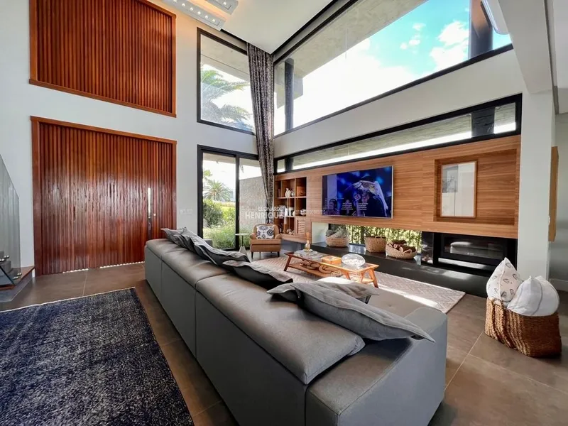 LINDÍSSIMO SOBRADO LUXUOSO COM 4 SUÍTES: 5ª foto da galeria de imagens do imóvel