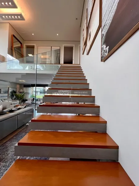 LINDÍSSIMO SOBRADO LUXUOSO COM 4 SUÍTES: 27ª foto da galeria de imagens do imóvel