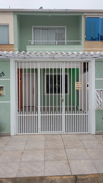 Sobrado para venda no centro de Camboriú: 2ª foto da galeria de imagens do imóvel