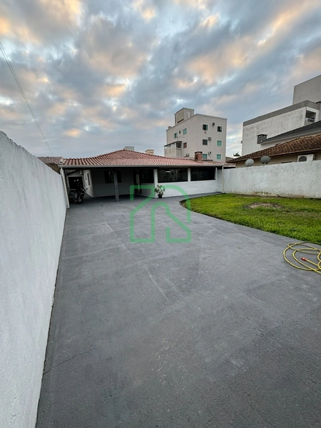 Casa para locação anual no bairro Santa Regina: 1ª foto da galeria de imagens do imóvel