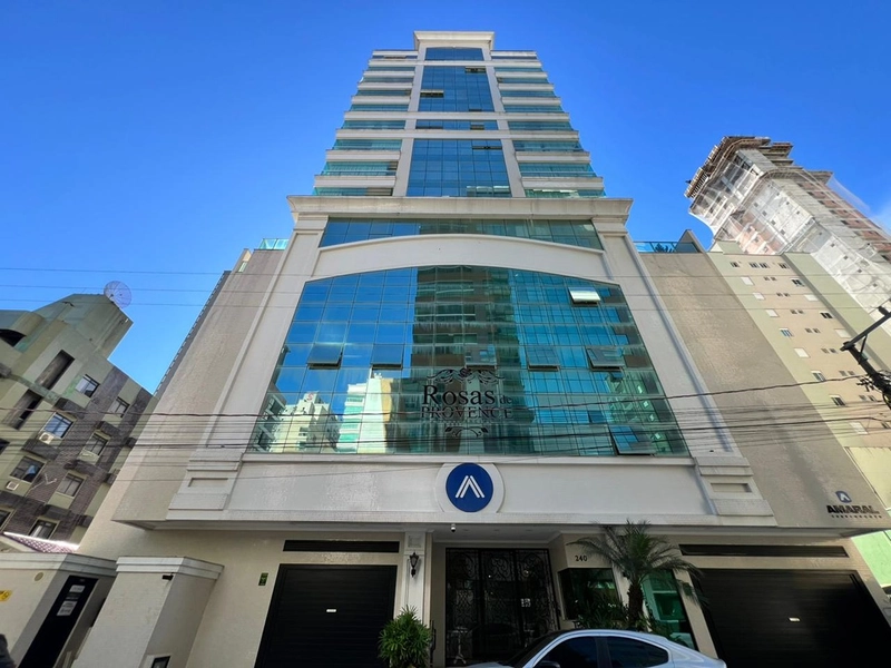 Apartamento Alto Padrão para Locação Anual em Meia Praia – Itapema : 1ª foto da galeria de imagens do imóvel