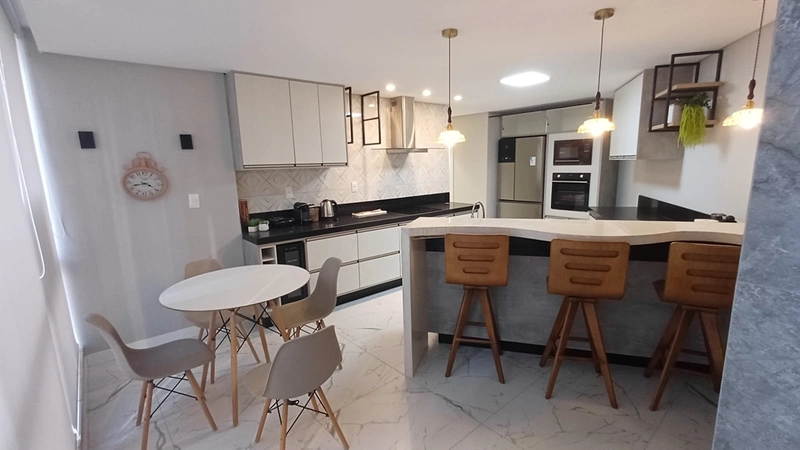 Apartamento com 3  suítes, com 167 m² privativos e 2 vagas de garagem em BC: 1ª foto da galeria de imagens do imóvel