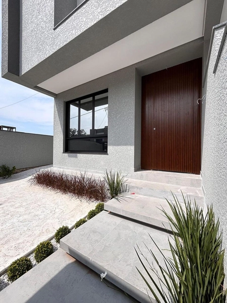 Sobrado de Alto Padrão com 3 Suítes no Bairro Areias – Camboriú: 3ª foto da galeria de imagens do imóvel