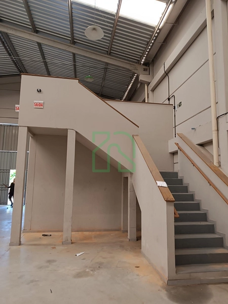 GALPÃO COM MAIS DE 200M² PARA LOCAÇÃO : 2ª foto da galeria de imagens do imóvel