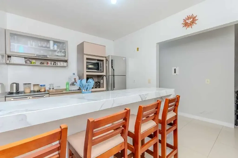 Casa com 3 dormitórios no bairro Santa Regina em Camboriú: 7ª foto da galeria de imagens do imóvel