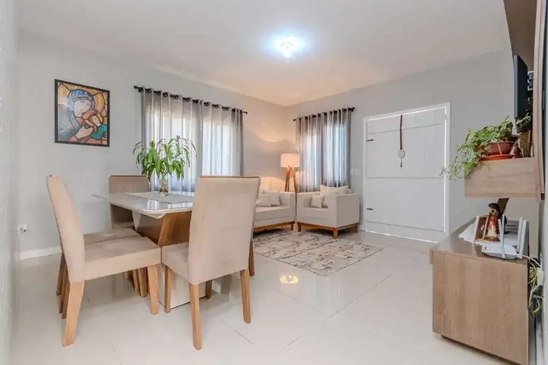 Casa com 3 dormitórios no bairro Santa Regina em Camboriú: 2ª foto da galeria de imagens do imóvel