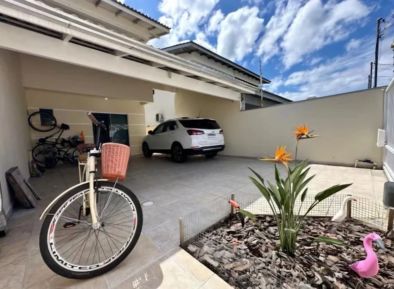 Sobrado Amplo e Elegante Próximo ao Centro de Camboriú: 1ª foto da galeria de imagens do imóvel