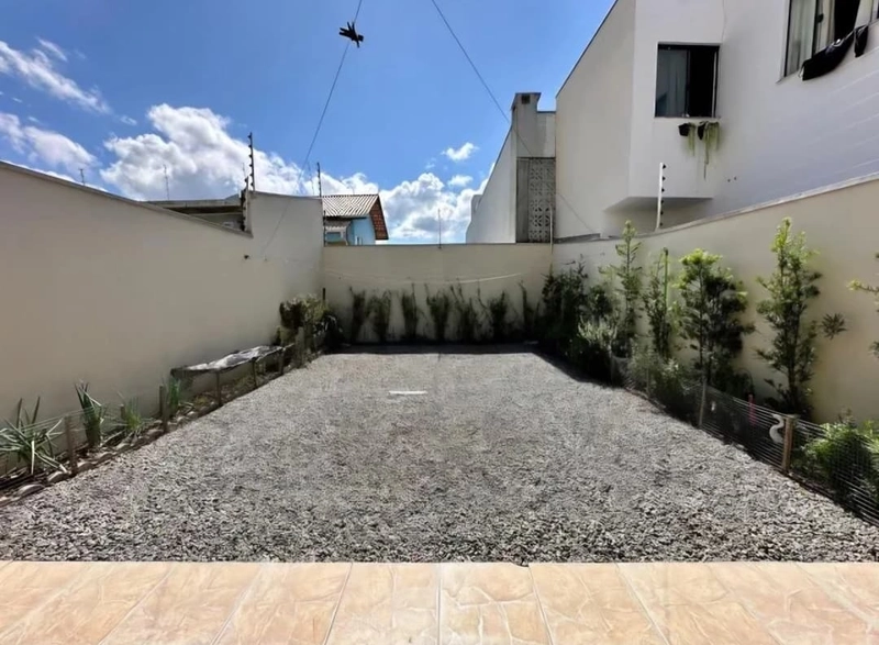 Sobrado Amplo e Elegante Próximo ao Centro de Camboriú: 2ª foto da galeria de imagens do imóvel