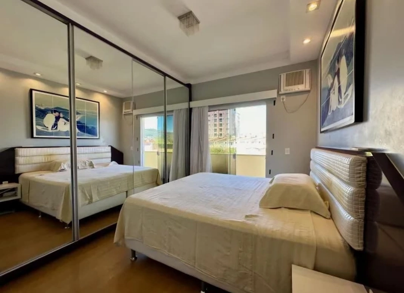 Sobrado Amplo e Elegante Próximo ao Centro de Camboriú: 15ª foto da galeria de imagens do imóvel