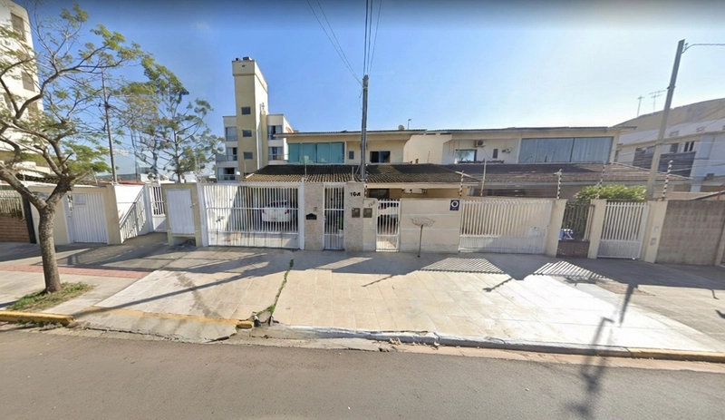 Sobrado Amplo e Elegante Próximo ao Centro de Camboriú: 20ª foto da galeria de imagens do imóvel