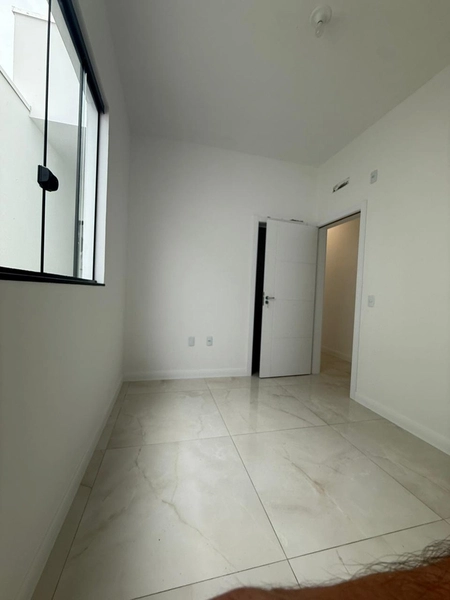 Casa Geminada com 2 Suítes à Venda – Conforto e Praticidade no Bairro Rio Pequeno: 12ª foto da galeria de imagens do imóvel