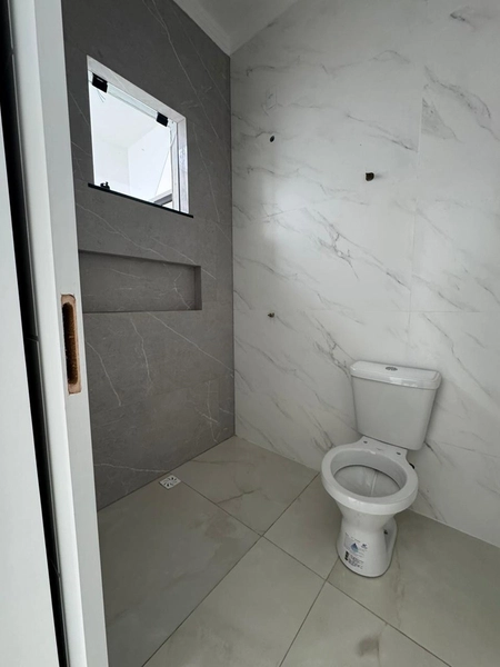 Casa Geminada com 2 Suítes à Venda – Conforto e Praticidade no Bairro Rio Pequeno: 13ª foto da galeria de imagens do imóvel