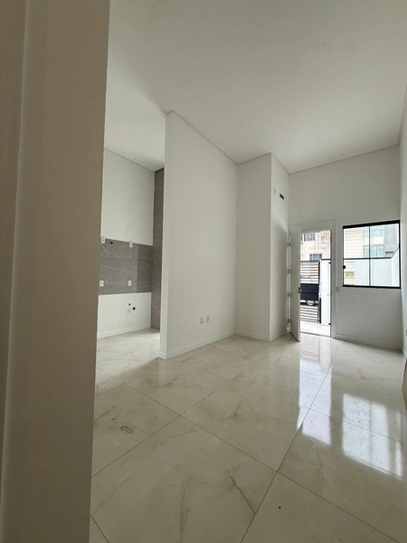 Casa Geminada com 2 Suítes à Venda – Conforto e Praticidade no Bairro Rio Pequeno: 6ª foto da galeria de imagens do imóvel