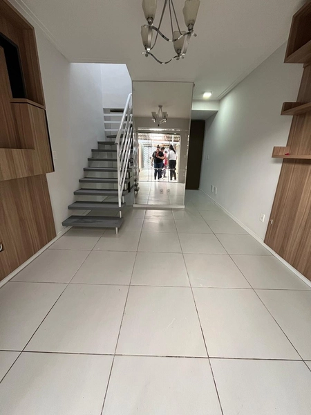 Sobrado para locação anual em Camboriú: 2ª foto da galeria de imagens do imóvel