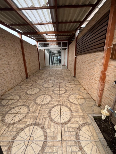 Sobrado para locação anual em Camboriú: 1ª foto da galeria de imagens do imóvel