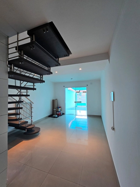 Sobrado a venda centro de Camboriú: 3ª foto da galeria de imagens do imóvel