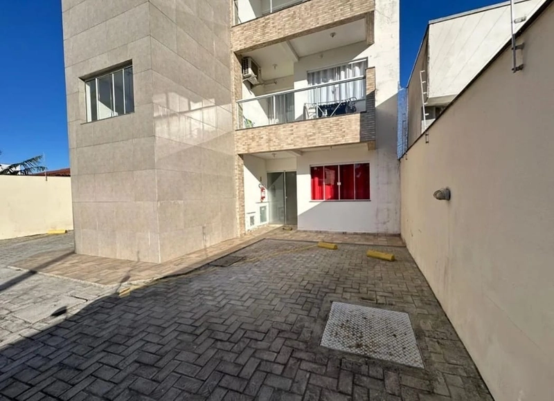 Apartamento Térreo com Área Privativa nos Fundos em Camboriú: 3ª foto da galeria de imagens do imóvel