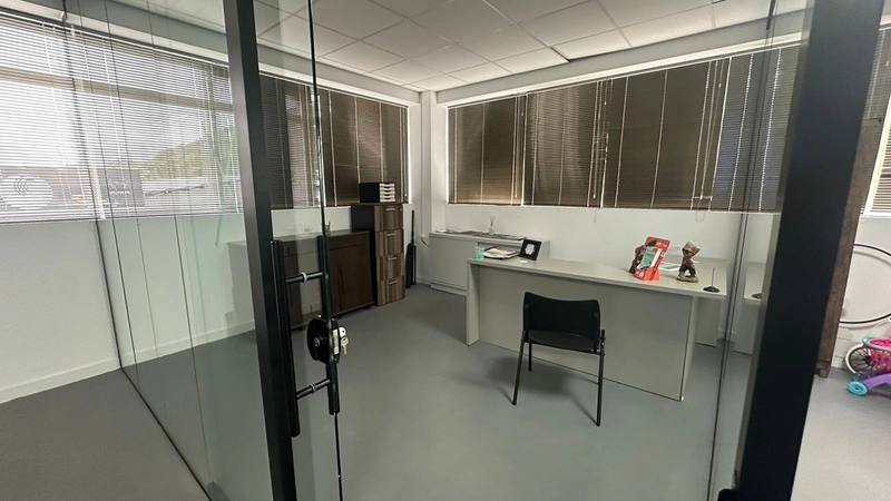 SALAS COMERCIAIS TOTALMENTE EQUIPADAS PARA LOCAÇÃO : 7ª foto da galeria de imagens do imóvel