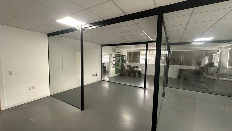 SALAS COMERCIAIS TOTALMENTE EQUIPADAS PARA LOCAÇÃO : 8ª foto da galeria de imagens do imóvel